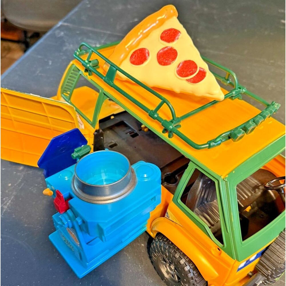 TMNT Teenage Mutant Ninja Turtles Pizza Van Collectible Vehicle Playmates